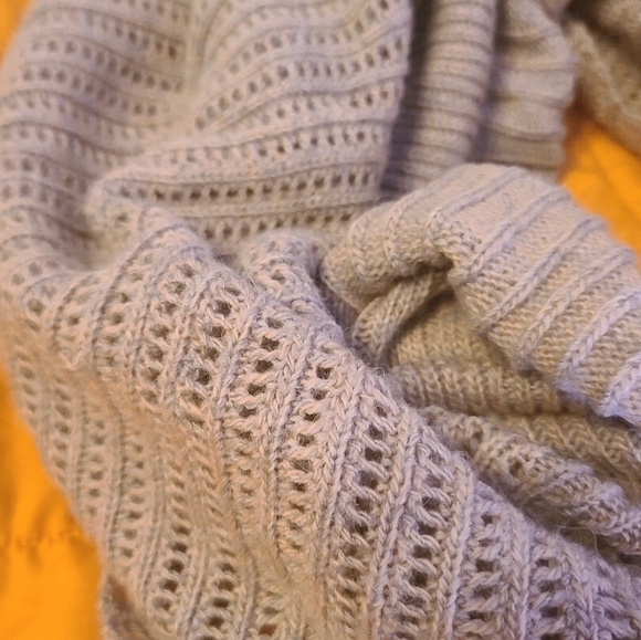 Guess Infinity Scarf - Picture 2 of 3